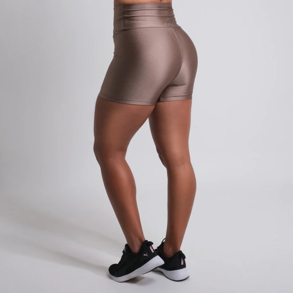 Short castanho